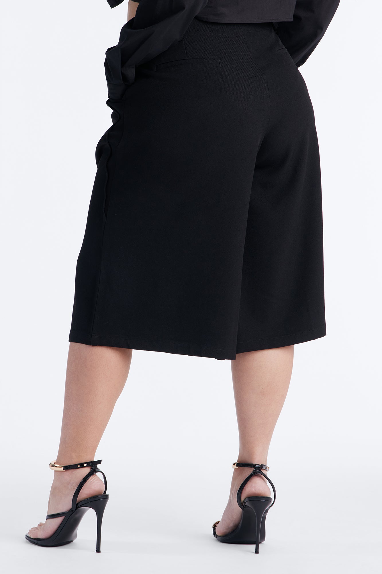 Business As Usual Belted Crepe Bermuda Short 9″ - Black